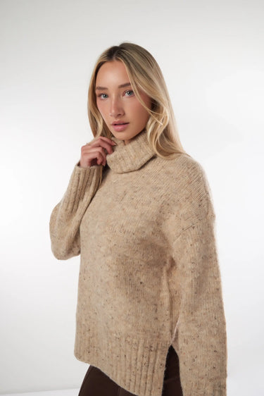 Magasinez le chandail à col roulé de la nouvelle collection de la Boutique Colori - Shop the turtleneck sweater from new collection from Boutique Colori