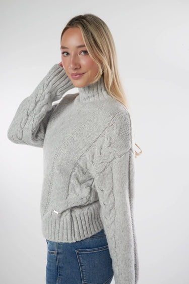 Magasinez le chandail torsadé de la nouvelle collection de la Boutique Colori - Shop the cable-knit sweater from new collection from Boutique Colori