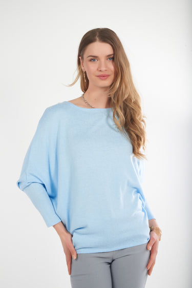 Magasinez le haut à manches chauve-souris de la nouvelle collection de la Boutique Colori - Shop the batwing sleeve top from new collection from Boutique Colori