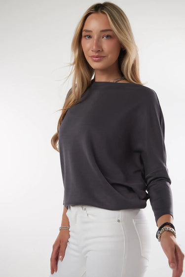 Magasinez le haut à manches chauve- souris de la nouvelle collection de la Boutique Colori - Shop the batwing sleeve top from new collection from Boutique Colori