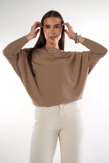 Magasinez le haut à manches chauve- souris de la nouvelle collection de la Boutique Colori - Shop the batwing sleeve top from new collection from Boutique Colori