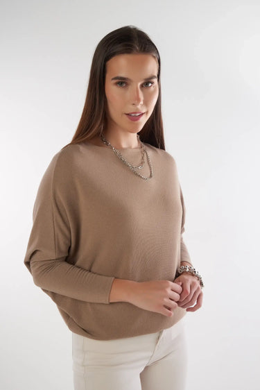 Magasinez le haut à manches chauve- souris de la nouvelle collection de la Boutique Colori - Shop the batwing sleeve top from new collection from Boutique Colori
