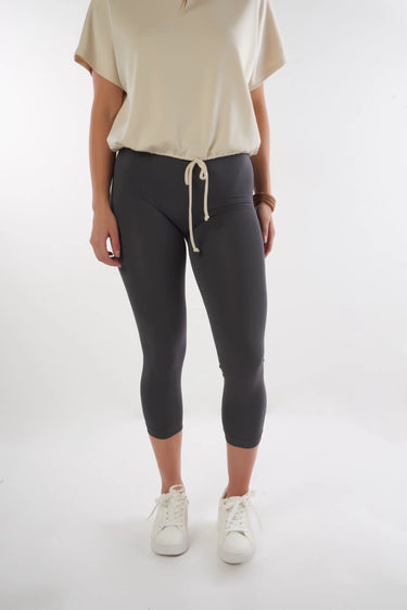 Magasinez le capri extensible de la nouvelle collection de la Boutique Colori - Shop the stretch capri from new collection from Boutique Colori