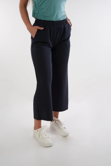 Magasinez le pantalon capri à taille élastique de la nouvelle collection de la Boutique Colori - Shop the elastic waist capri pants from new collection from Boutique Colori
