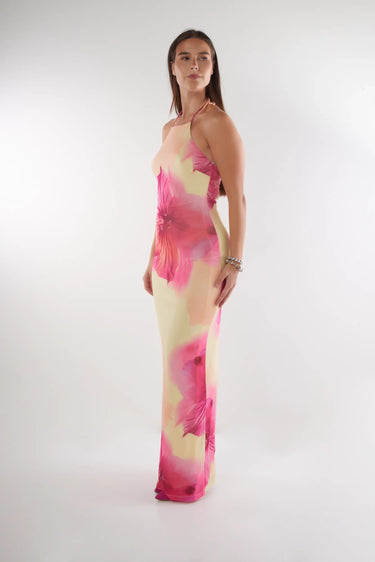 Magasinez la robe élégante à dos ouvert de la nouvelle collection de la Boutique Colori - Shop the elegant dress with open back from new collection from Boutique Colori