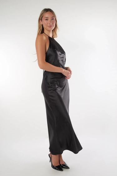 Magasinez la robe élégante à dos ouvert de la nouvelle collection de la Boutique Colori - Shop the elegant dress with open back from new collection from Boutique Colori