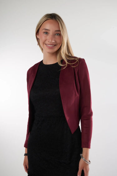 Magasinez la veste ouverte en suède de la nouvelle collection de la Boutique Colori - Shop the open-front suede jacket from new collection from Boutique Colori