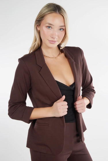 Magasinez le veston à manches trois-quarts de la nouvelle collection de la Boutique Colori - Shop the three-quarter sleeves blazer from new collection from Boutique Colori