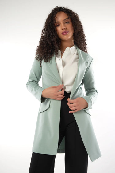 Magasinez le veston long de la nouvelle collection de la Boutique Colori - Shop the long blazer from new collection from Boutique Colori