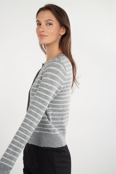 Magasinez le cardigan rayé avec boutons de Colori - Shop the striped cardigan with buttons from Colori