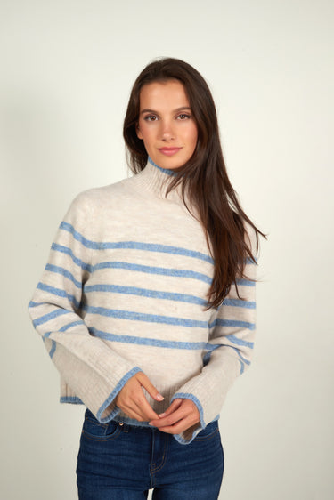 Magasinez le chandail court rayé à col montant de Colori - Shop the striped cropped turtleneck sweater from Colori