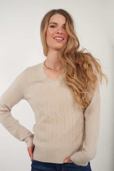 Magasinez le chandail torsadé avec col en V de Colori - Shop the cable-knit top with V neck from Colori