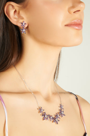 Magasinez l'ensemble collier et boucles d'oreilles fleurs de Colori - Shop the flower necklace and earrings set from Colori