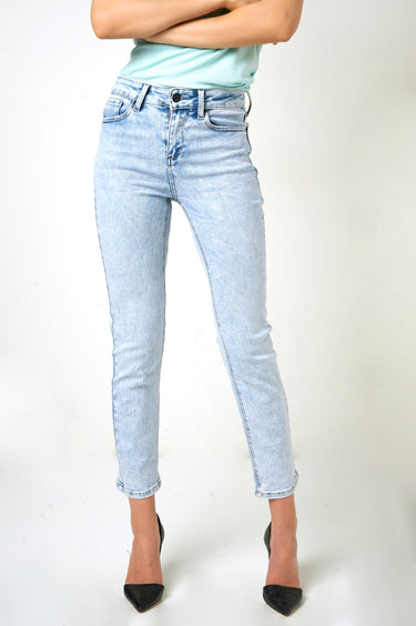 Magasinez le jean à jambe droite de Colori - Shop the straight-leg jean from Colori