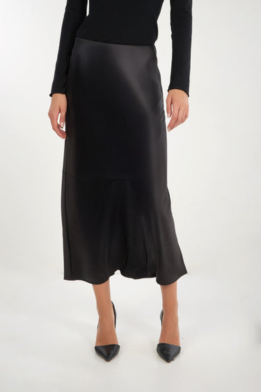 Magasinez la jupe midi en satin de Colori - Shop the midi satin skirt from Colori