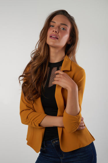 Magasinez le veston à manches froncées de Colori - Shop the ruched sleeves blazer from Colori
