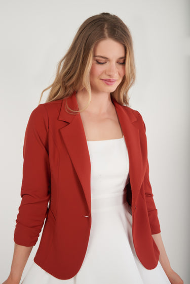 Magasinez le veston à manches froncées de Colori - Shop the ruched sleeves blazer from Colori