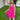 une femme élégante porte la robe fuchsia rose de la nouvelle collection d'été de la boutique colori - An elegant lady wearing a fuchsia dress from the new summer collection from boutique colori.
