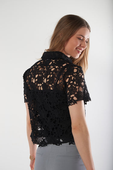 Magasinez la blouse en dentelle de la nouvelle collection de la Boutique Colori - Shop the lace blouse  from new collection from Boutique Colori