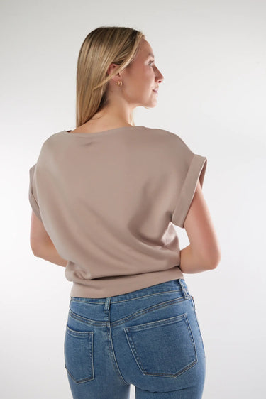 Magasinez le haut ample à manches courtes de la nouvelle collection de la Boutique Colori - Shop the oversized short-sleeved top from new collection from Boutique Colori