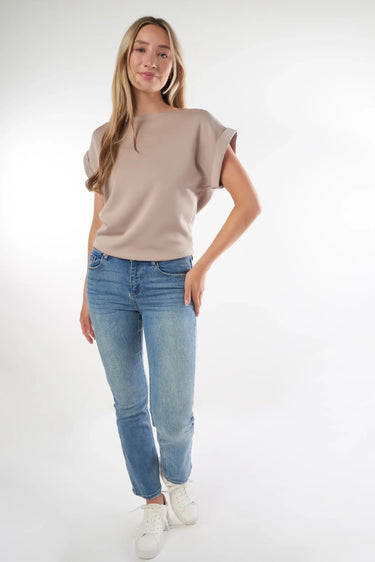 Magasinez le haut ample à manches courtes de la nouvelle collection de la Boutique Colori - Shop the oversized short-sleeved top from new collection from Boutique Colori