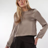 Magasinez le haut satiné à manches longues de la nouvelle collection de la Boutique Colori - Shop the satin-finish long-sleeve top from new collection from Boutique Colori