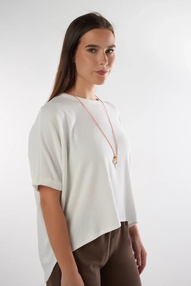 Magasinez le haut ample à manches courtes de la nouvelle collection de la Boutique Colori - Shop the oversized short-sleeved top from new collection from Boutique Colori