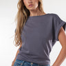 Magasinez le haut ample à manches courtes de la nouvelle collection de la Boutique Colori - Shop the oversized short-sleeved top from new collection from Boutique Colori