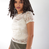Magasinez le haut en dentelle à manches courtes de la nouvelle collection de la Boutique Colori - Shop the short-sleeved lace top from new collection from Boutique Colori
