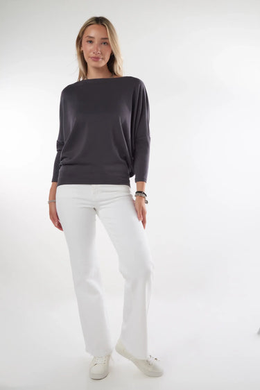 Magasinez le haut à manches chauve- souris de la nouvelle collection de la Boutique Colori - Shop the batwing sleeve top from new collection from Boutique Colori