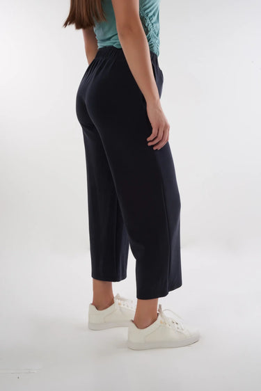 Magasinez le pantalon capri à taille élastique de la nouvelle collection de la Boutique Colori  - Shop the elastic waist capri pants from new collection from Boutique Colori