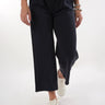Magasinez le pantalon capri à taille élastique de la nouvelle collection de la Boutique Colori  - Shop the elastic waist capri pants from new collection from Boutique Colori