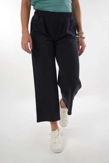 Magasinez le pantalon capri à taille élastique de la nouvelle collection de la Boutique Colori  - Shop the elastic waist capri pants from new collection from Boutique Colori
