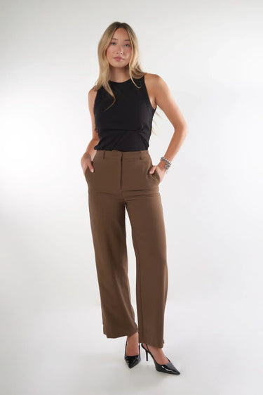 Magasinez le pantalon à jambe large de la nouvelle collection de la Boutique Colori  - Shop the wide-leg pants from new collection from Boutique Colori