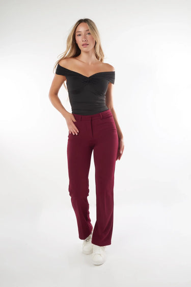Magasinez le pantalon à jambe droit de la nouvelle collection de la Boutique Colori - Shop the straight-leg pants from new collection from Boutique Colori