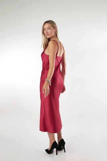 Magasinez la robe élégante avec fente de la nouvelle collection de la Boutique Colori - Shop the elegant dress with front slit from new collection from Boutique Colori