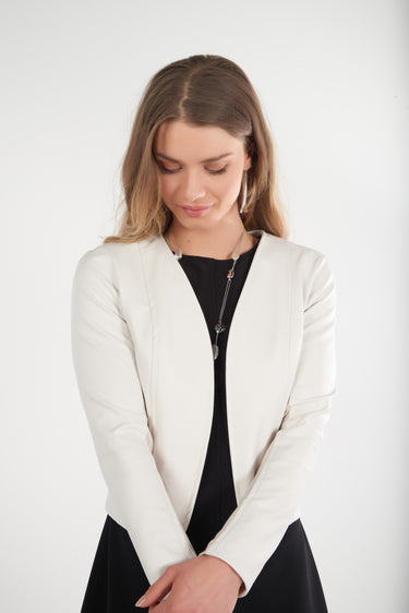 Magasinez la veste ouverte en faux cuir de la nouvelle collection de la Boutique Colori - Shop the open faux leather jacket from new collection from Boutique Colori
