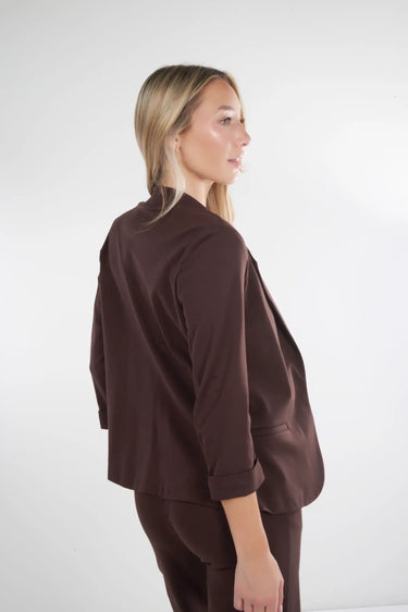 Magasinez le veston à manches trois-quarts de la nouvelle collection de la Boutique Colori - Shop the three-quarter sleeves blazer from new collection from Boutique Colori