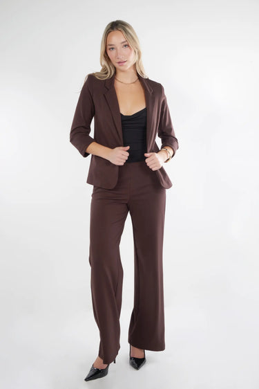 Magasinez le veston à manches trois-quarts de la nouvelle collection de la Boutique Colori - Shop the three-quarter sleeves blazer from new collection from Boutique Colori