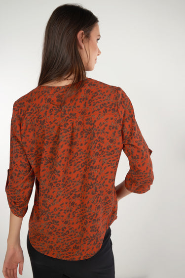 Magasinez la blouse à imprimé animal de Colori - Shop the animal print blouse from Colori