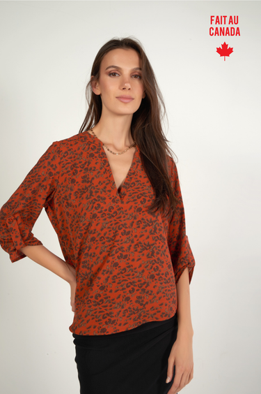 Magasinez la blouse à imprimé animal de Colori - Shop the animal print blouse from Colori