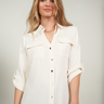 Magasinez la blouse col en V et manches trois-quarts de Colori - Shop the V-neck and three-quarter sleeves blouse from Colori