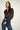Magasinez la blouse courte unie de Colori - Shop the solid cropped blouse from Colori