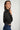 Magasinez la blouse courte unie de Colori - Shop the solid cropped blouse from Colori