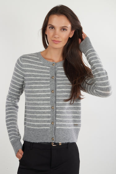 Magasinez le cardigan rayé avec boutons de Colori - Shop the striped cardigan with buttons from Colori