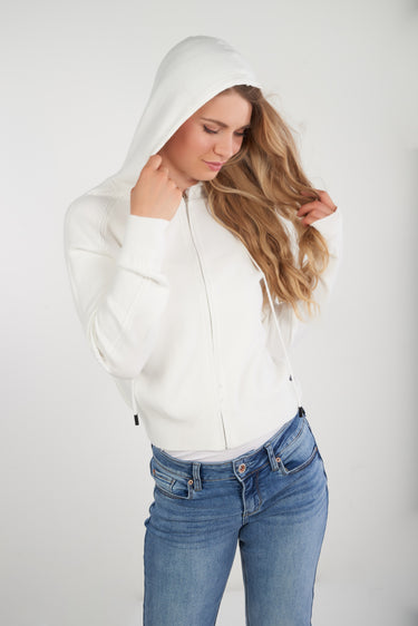 Magasinez le cardigan torsadé avec capuchon de Colori - Shop the cable knit hoodie cardigan from Colori