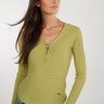 Magasinez le chandail col en V avec demi zip de Colori - Shop the half-zip V-neck top from Colori