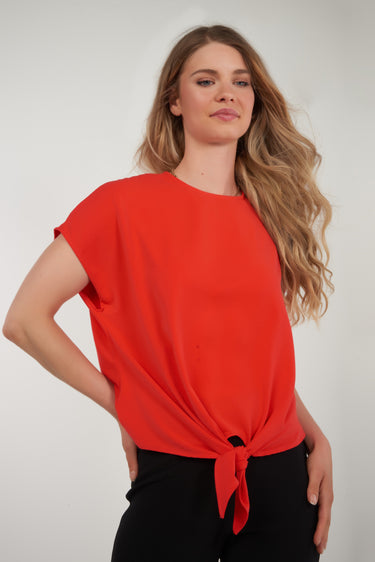 Magasinez le haut à nouer à l'avant de Colori - Shop the tie-front top from Colori