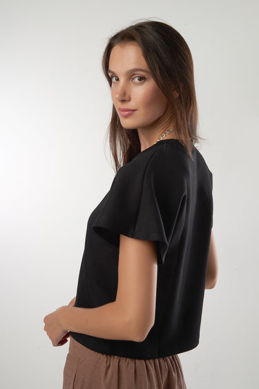 Magasinez le haut basique sans manches de Colori - Shop the sleeveless basic top from Colori