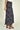 Magasinez la jupe midi en satin de Colori - Shop the satin midi skirt from Colori